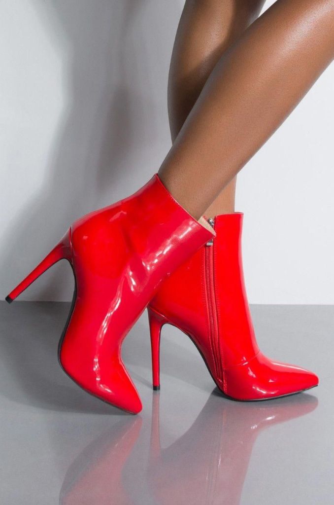 A heel  boot with a zip