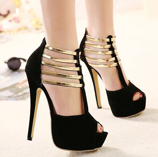 A black heel looking nice